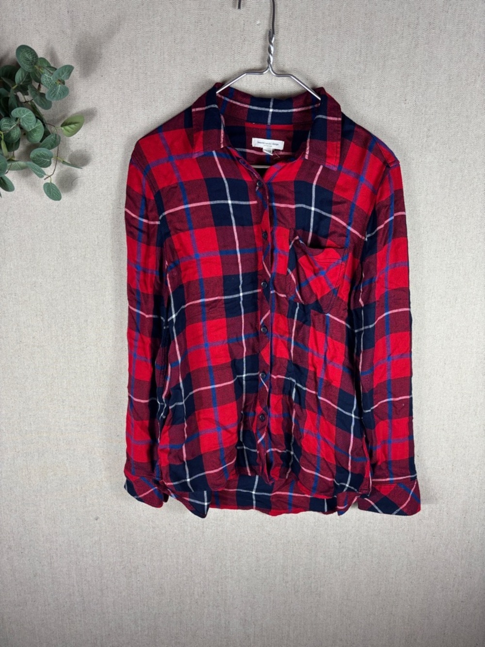 Beach Lunch Lounge > Red & Navy Plaid Button-Up Shirt Extra Small